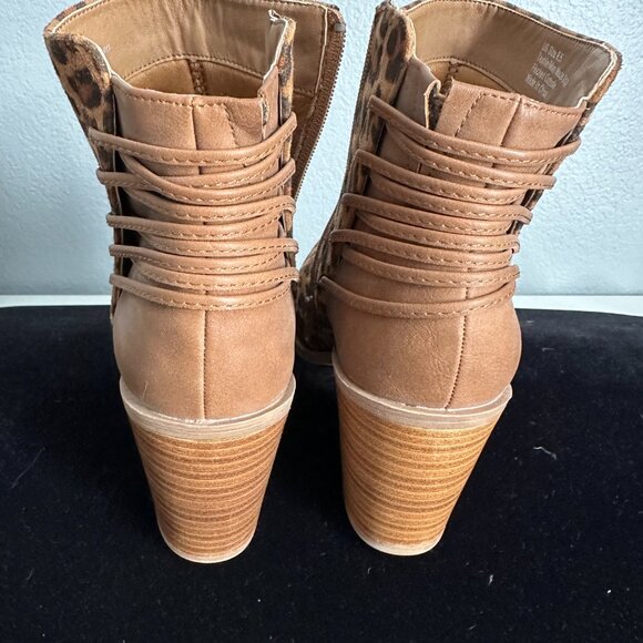 Very Volatile Flocked Leopard Ankle Boots Side Zip 3” Heel Women’s 8.5 - Picture 3 of 7